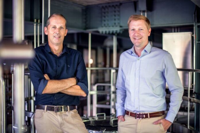 Tokara Viticulturist Aidan Morton & Winemaker Stuart Botha HR
